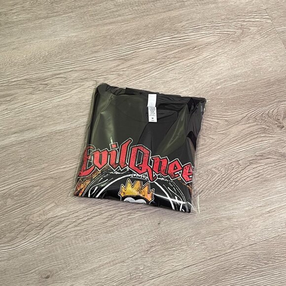 2/$15 Evil Queen Mens Size Medium T-Shirt - Picture 4 of 4